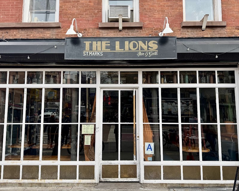 The Lions Bar & Grill photo 4