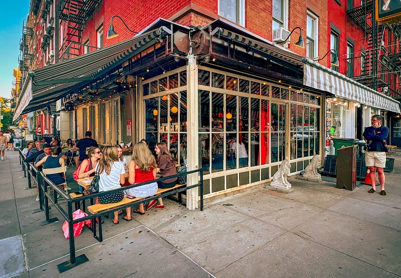 The Lions Bar & Grill photo 5