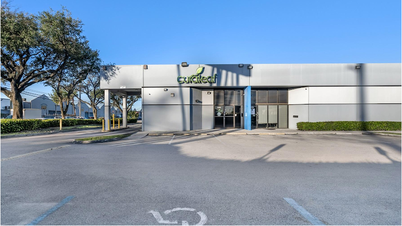 Video tour of Curaleaf Dispensary Miami Airport retail environment