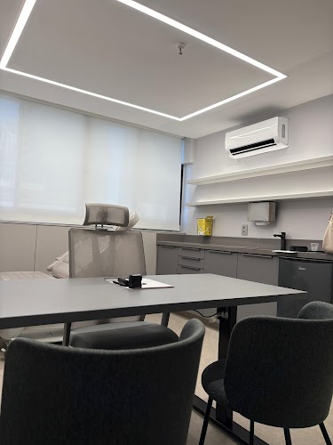 Dr. Raphael Mendes - Tricologia e Transplante Capilar logo