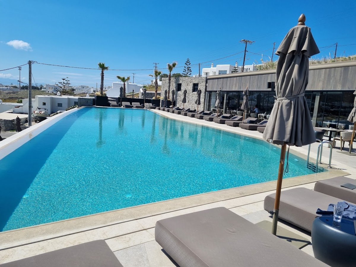 Aeonic Suites & Spa — 4