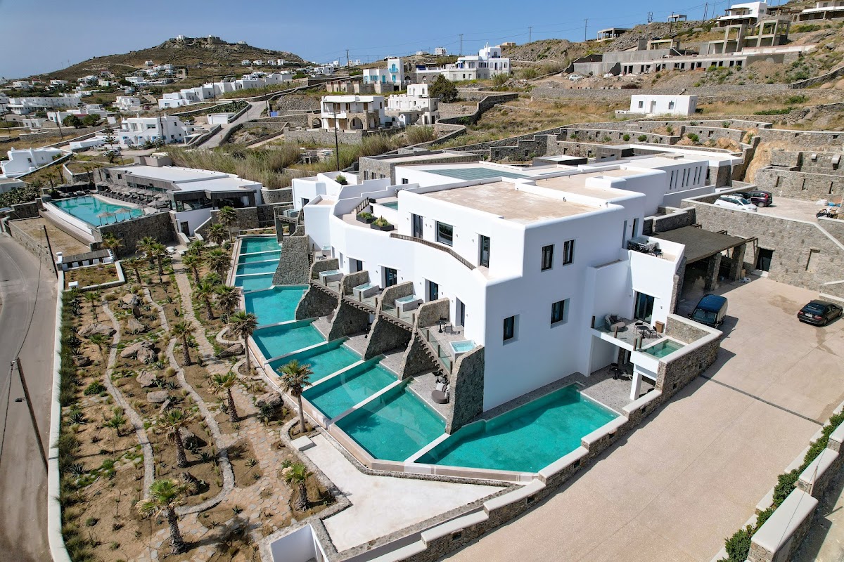Aeonic Suites & Spa