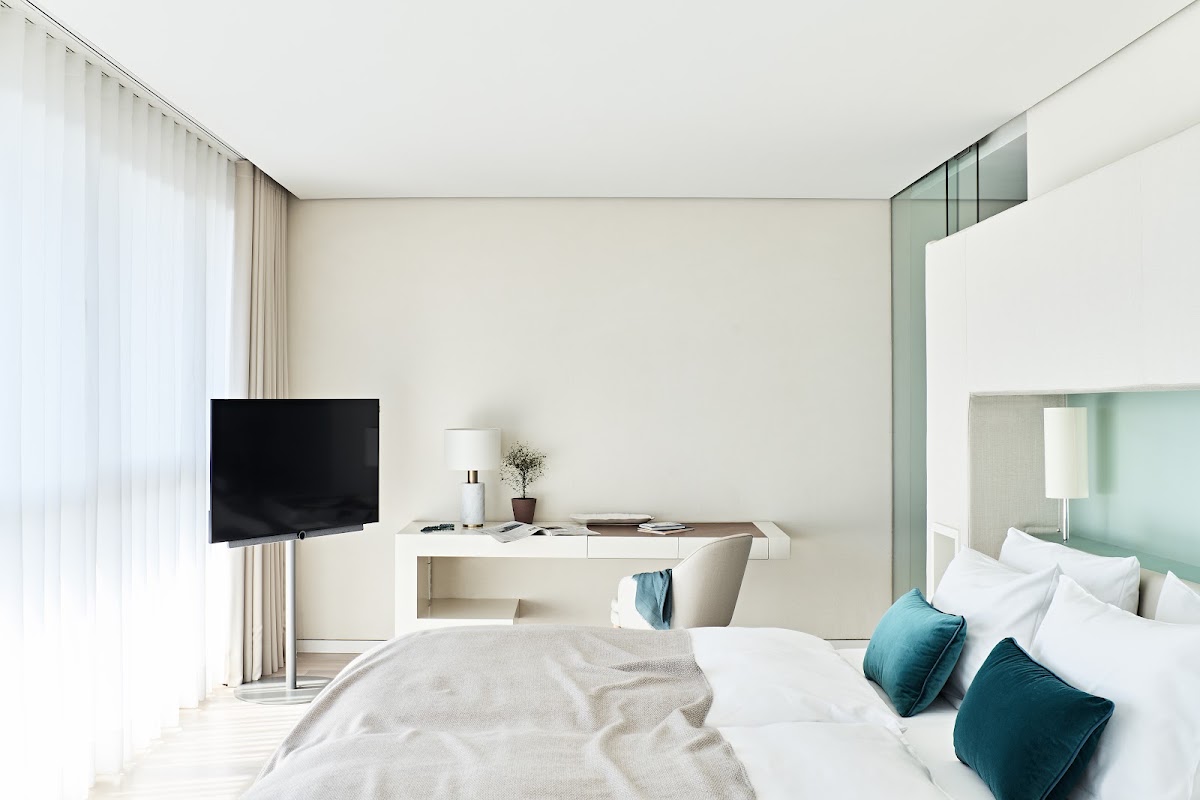 SIDE, a Member of Design Hotels, dog-friendly hotel