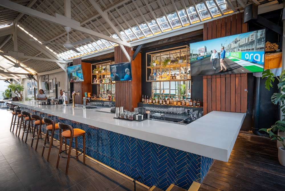 The Blue Door Bar, Restaurant & Club fotoğraf 1