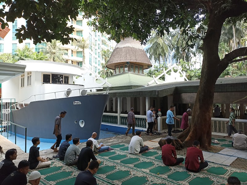 Masjid Agung Al-Munada Darussalam Baiturrahman (Masjid Perahu) photo 1