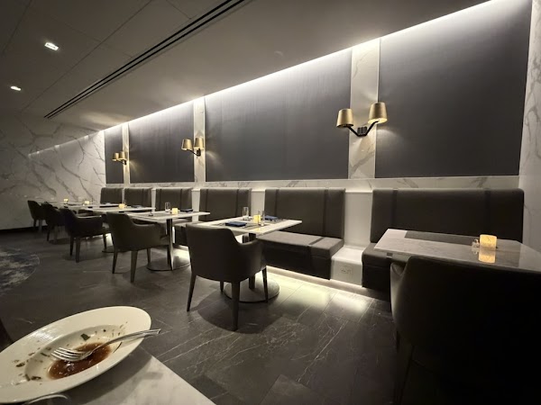United Polaris Lounge 1