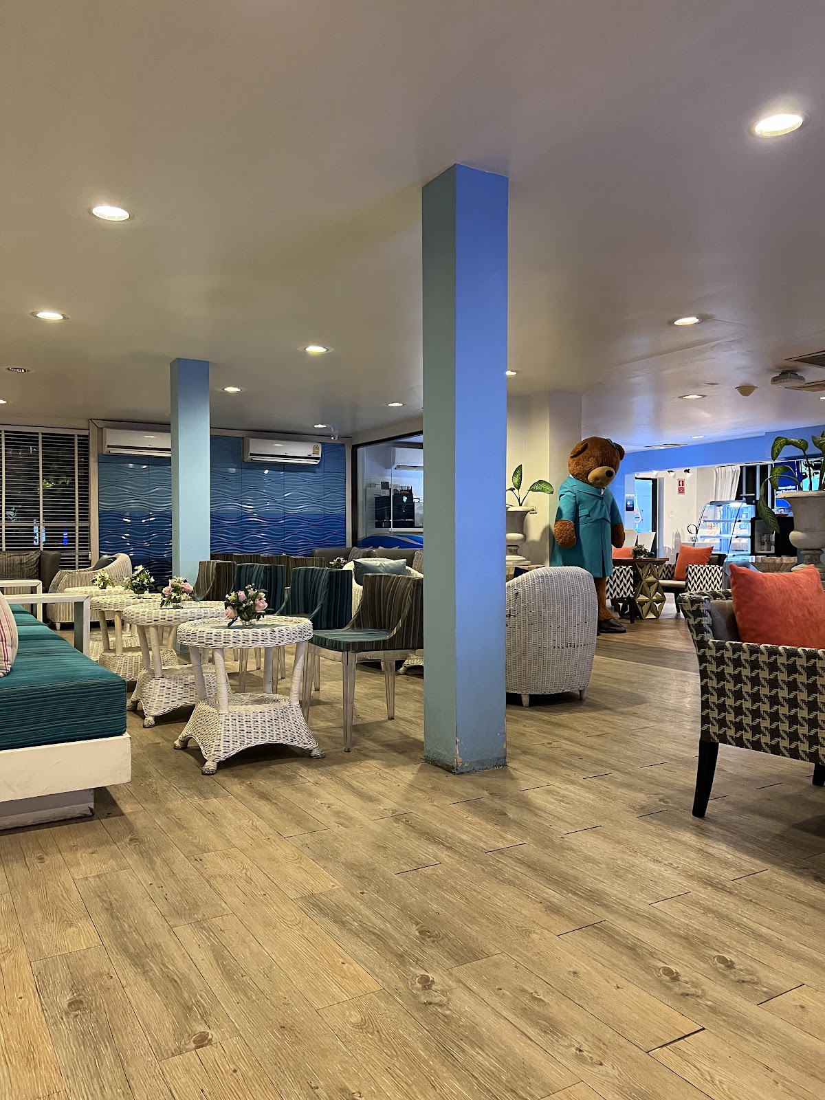 Bangkok Airways Blue Ribbon Lounge - Main view