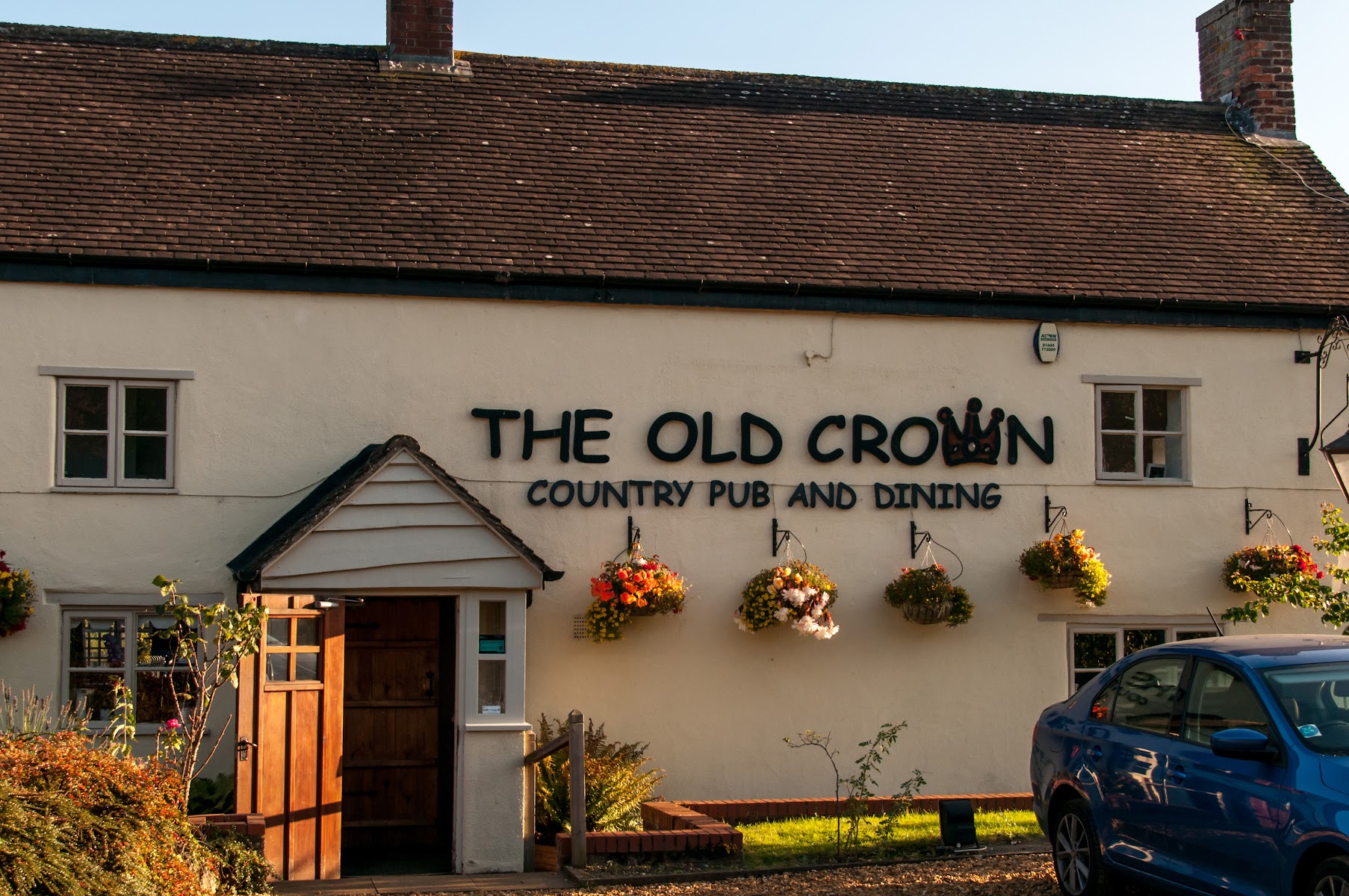 The Old Crown Ashton with garden seating on a sunny day
