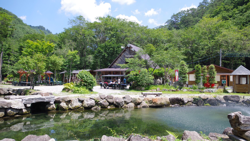 ナラ入沢渓流釣りキャンプ場