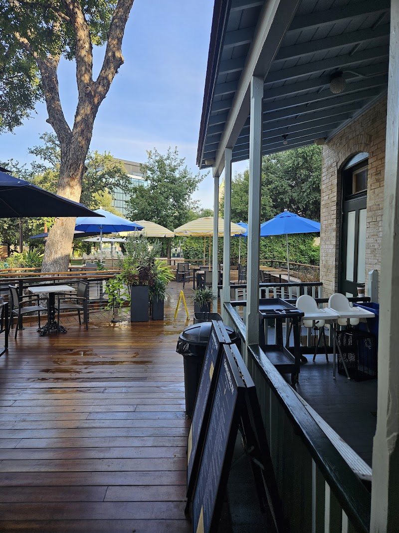 CommonWealth Coffeehouse & Bakery Hemisfair photo 1