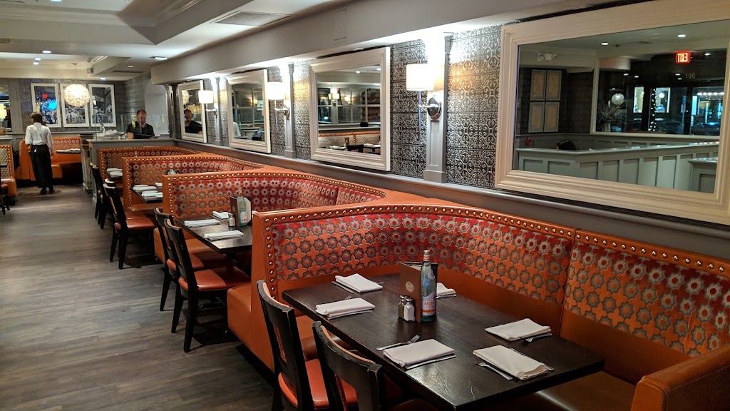 Stephanie’s On Newbury