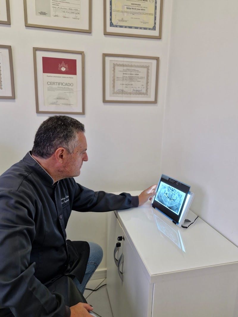 Dr. Rodrigo Ribeiro - Implante Dentário em Curitiba - foto 4