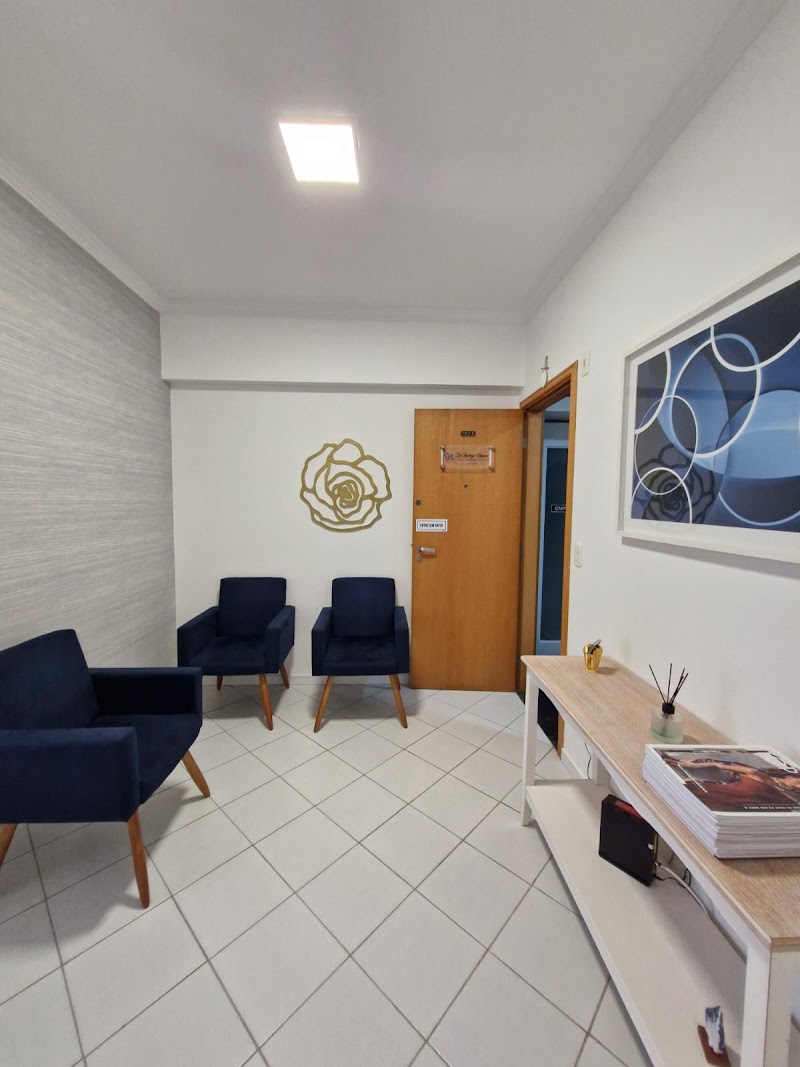 Dr. Rodrigo Ribeiro - Implante Dentário em Curitiba - foto 2