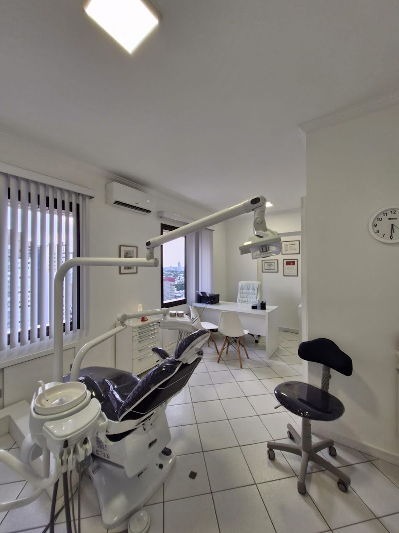 Dr. Rodrigo Ribeiro - Implante Dentário em Curitiba - foto 3