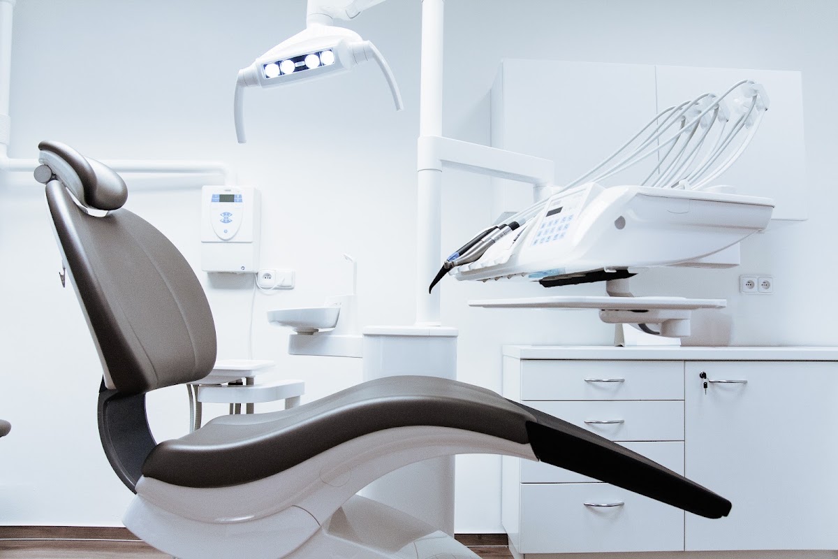Emirates Dental - Cosmetic Dentistry & Invisalign Clinic Dubai 3