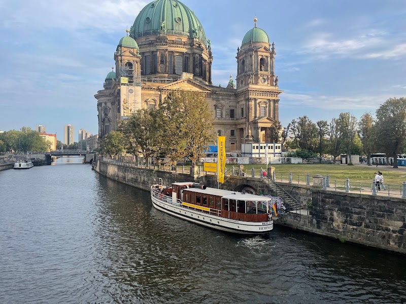FLAGSHIP.BERLIN Schiffsanleger Berliner Dom