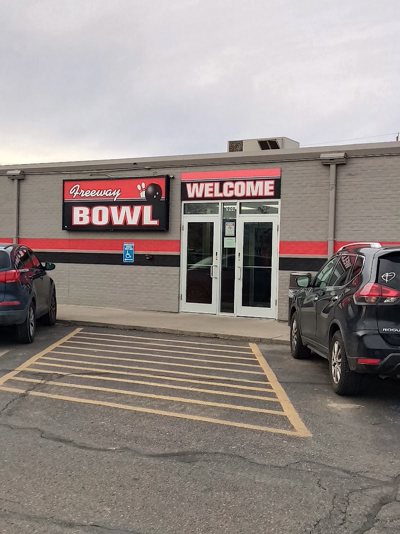 Freeway Bowl photo 3