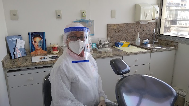 Dra. Fabíola Amaral - Alinhadores Invisíveis | Facetas Premium - foto 2