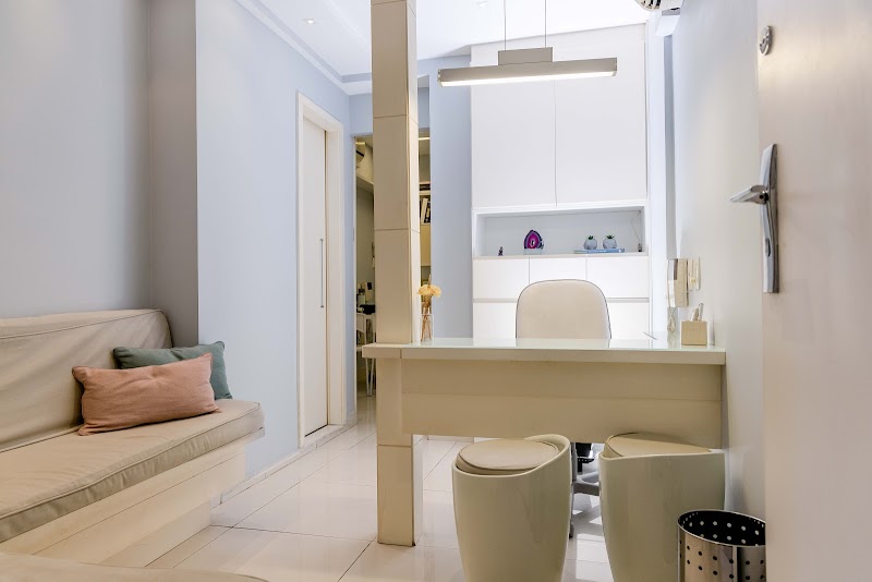 Fernanda Demore - Odontologia Especializada - Endodontia Microscópica