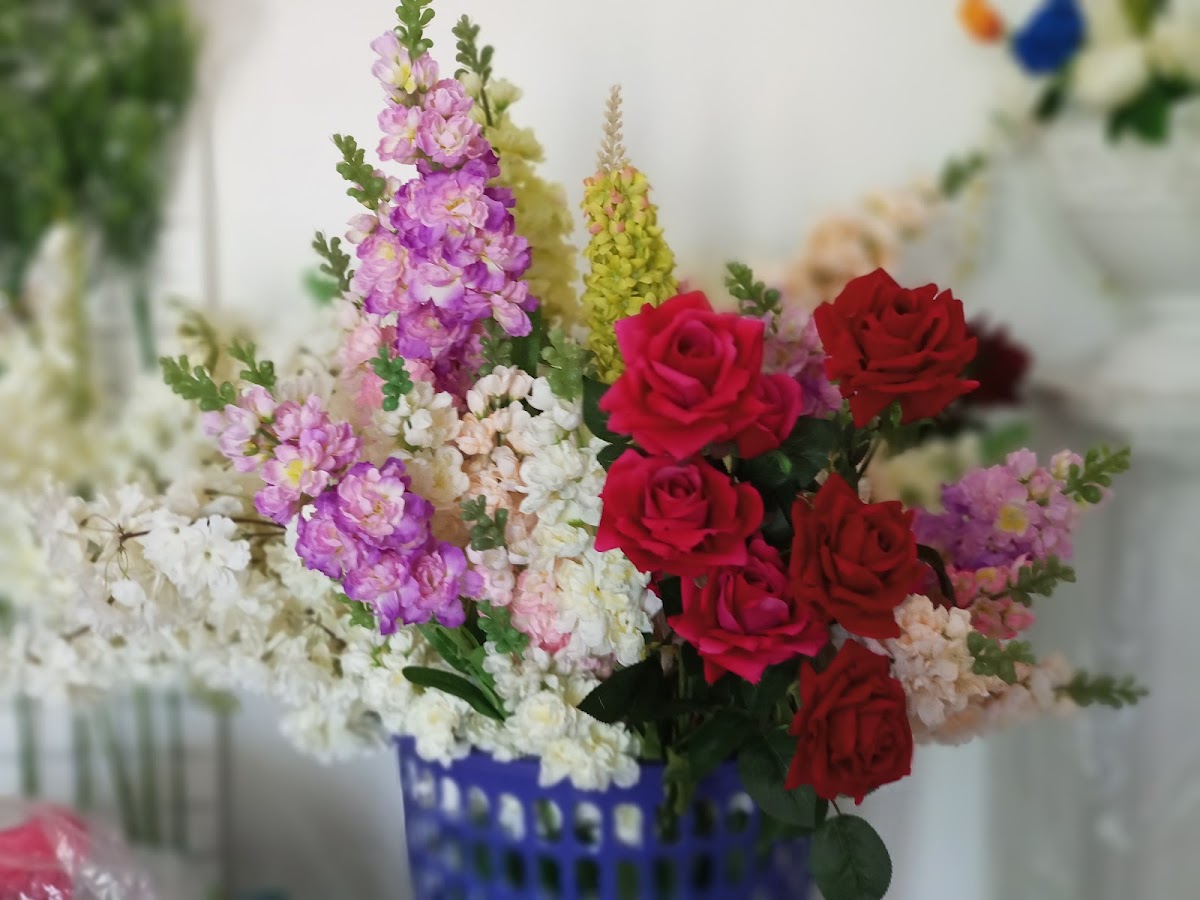 Queeny's Floral & Decor Ltd
