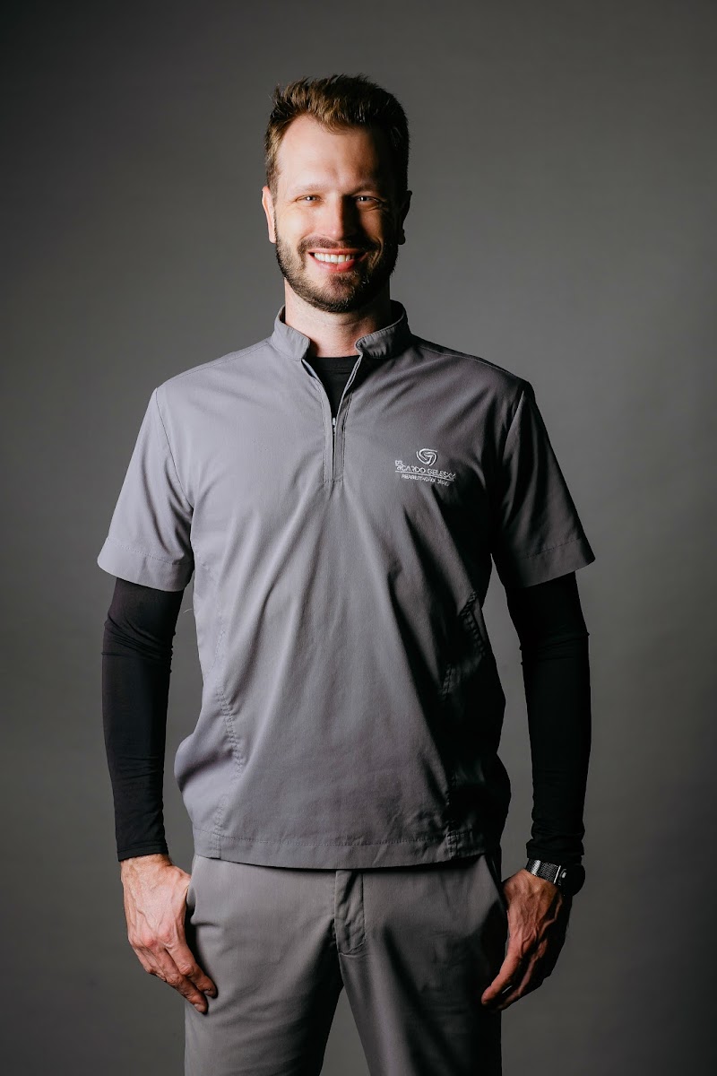 Dr. Ricardo Gelesky - Dentista, Implantes Dentários, Gengivoplastia,