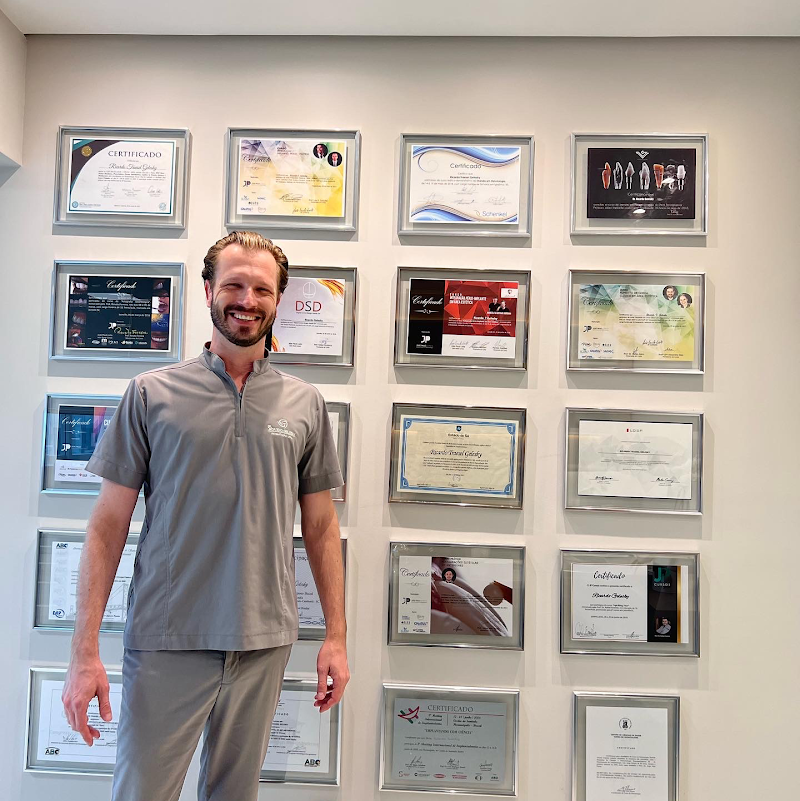 Dr. Ricardo Gelesky - Dentista, Implantes Dentários, Gengivoplastia, - foto 4