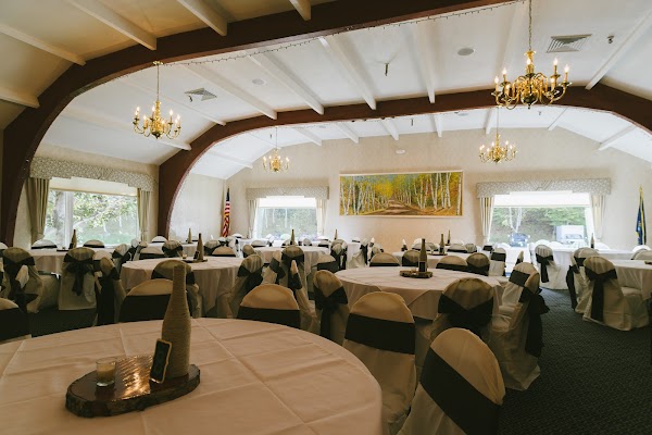 Town and Country Inn and Resort – Restaurant & Lounge