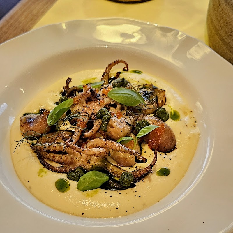 Rovollo Restaurant and Wine Room photo 3