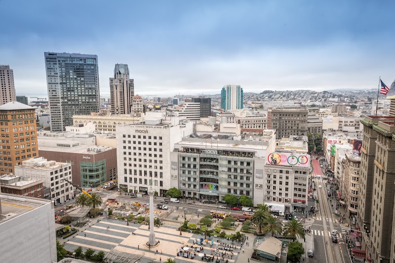 Starlite Room with panoramic city views