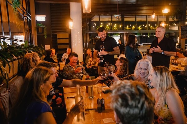 Dundees on the Waterfront Cairns