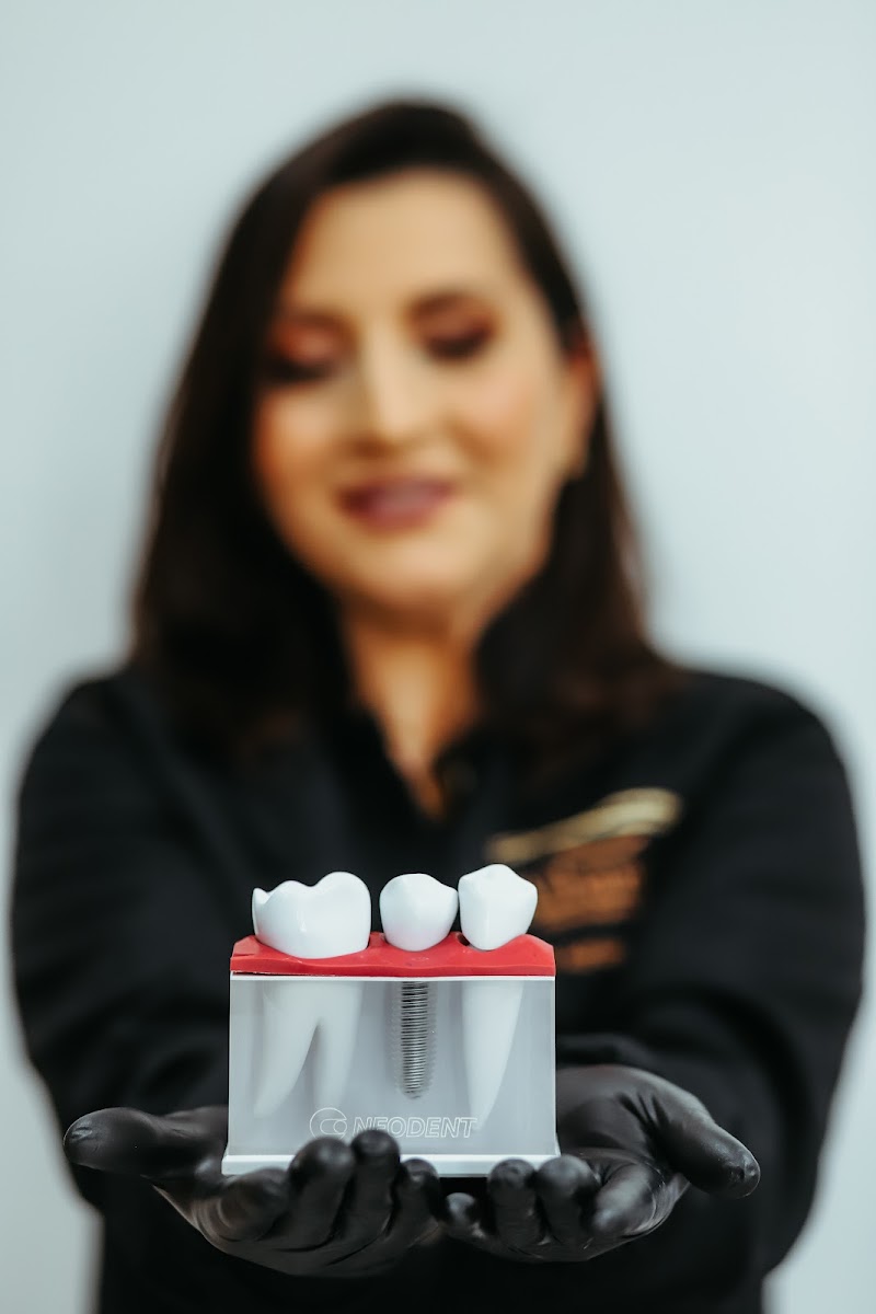 Implantes Dentários/ Proteses Dentárias/ Estética- Albarello Odontologia - Dra Adriana Albarello, Dentista - foto 5