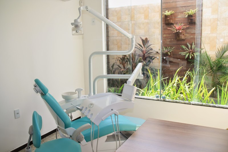 Clínica Odontólogica-Dents Clin-FÁBRICA DE SORRISOS - foto 3