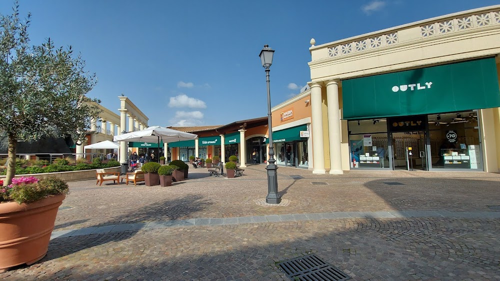 Designer Outlet Castel Romano fotoğraf 1