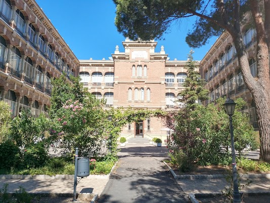 Residencia Fundación Santísima Virgen y San Celedonio — C. de los Condes del Val, 11, Chamartín, 28036 Madrid, España