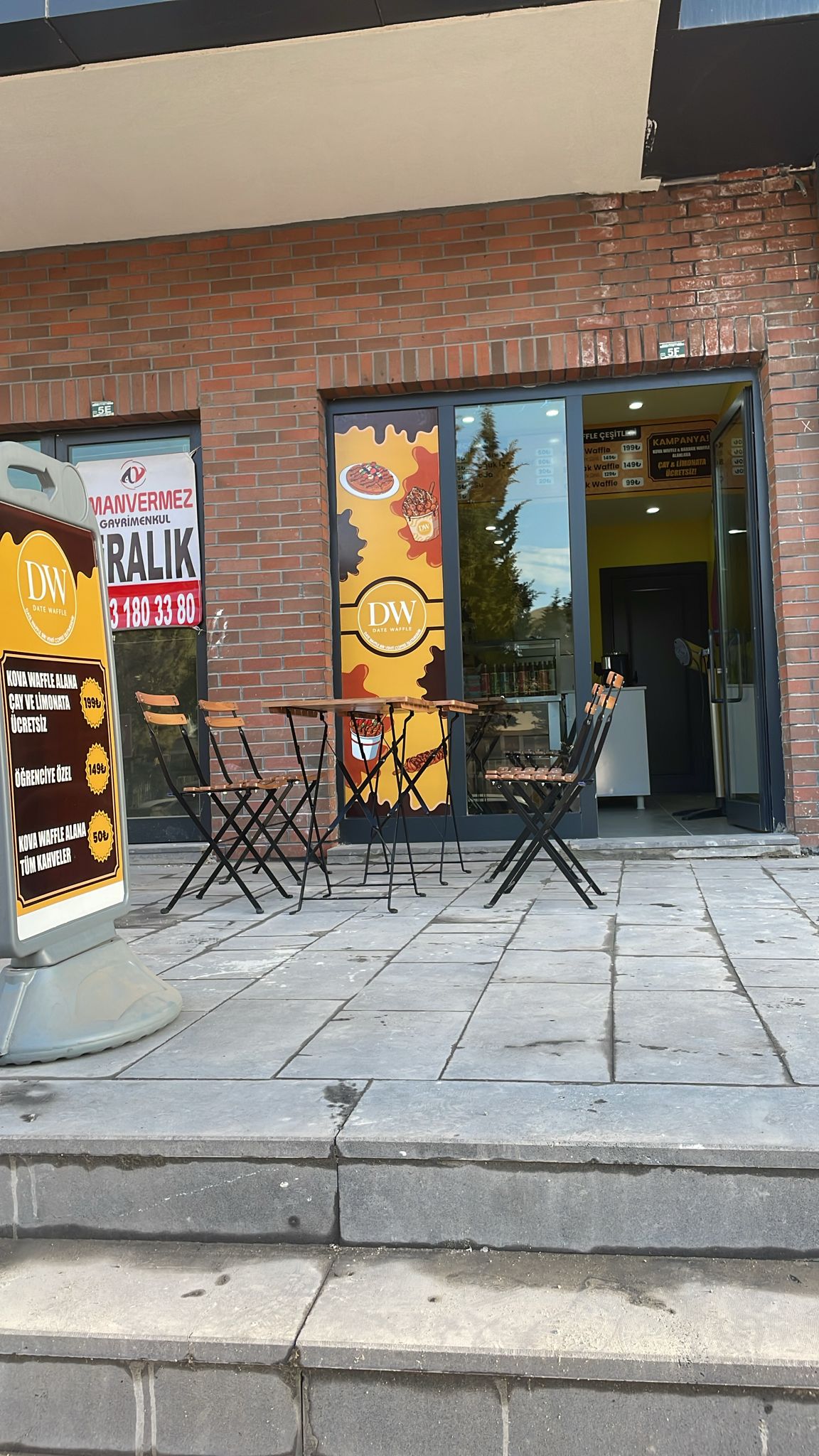 DATE WAFFLE mekanı