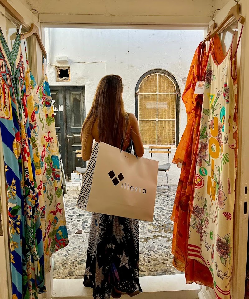 Vittoria Santorini Shop