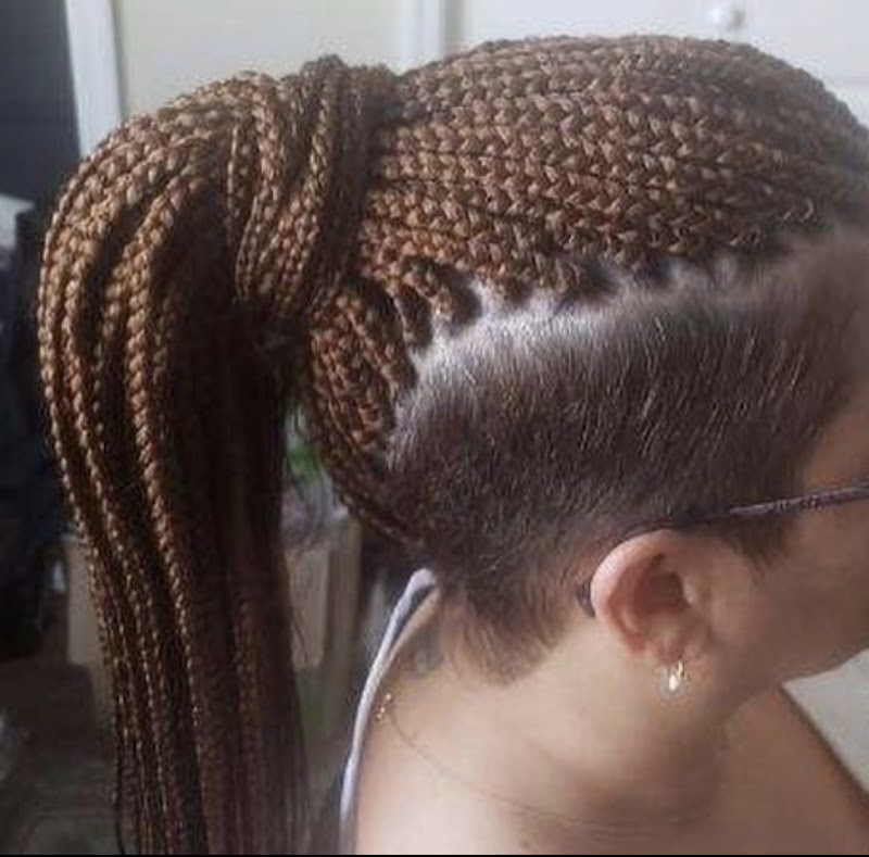 Blessing African hair braiding