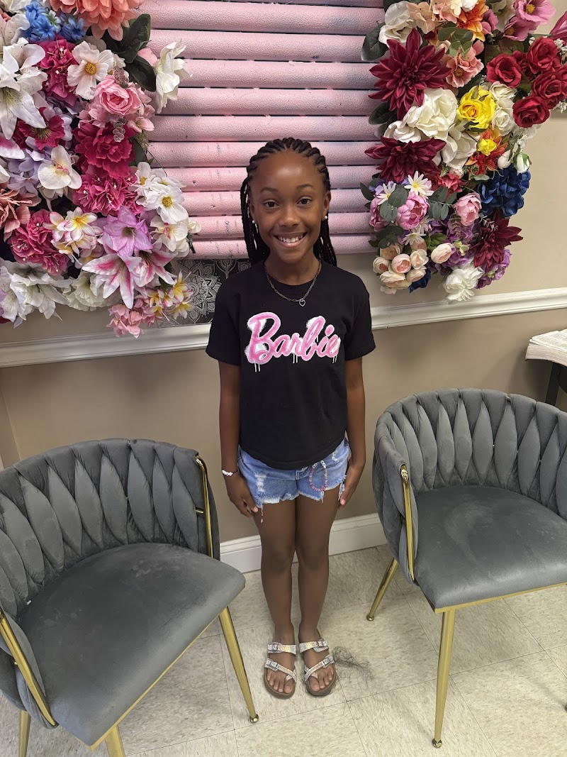 Blessing African hair braiding