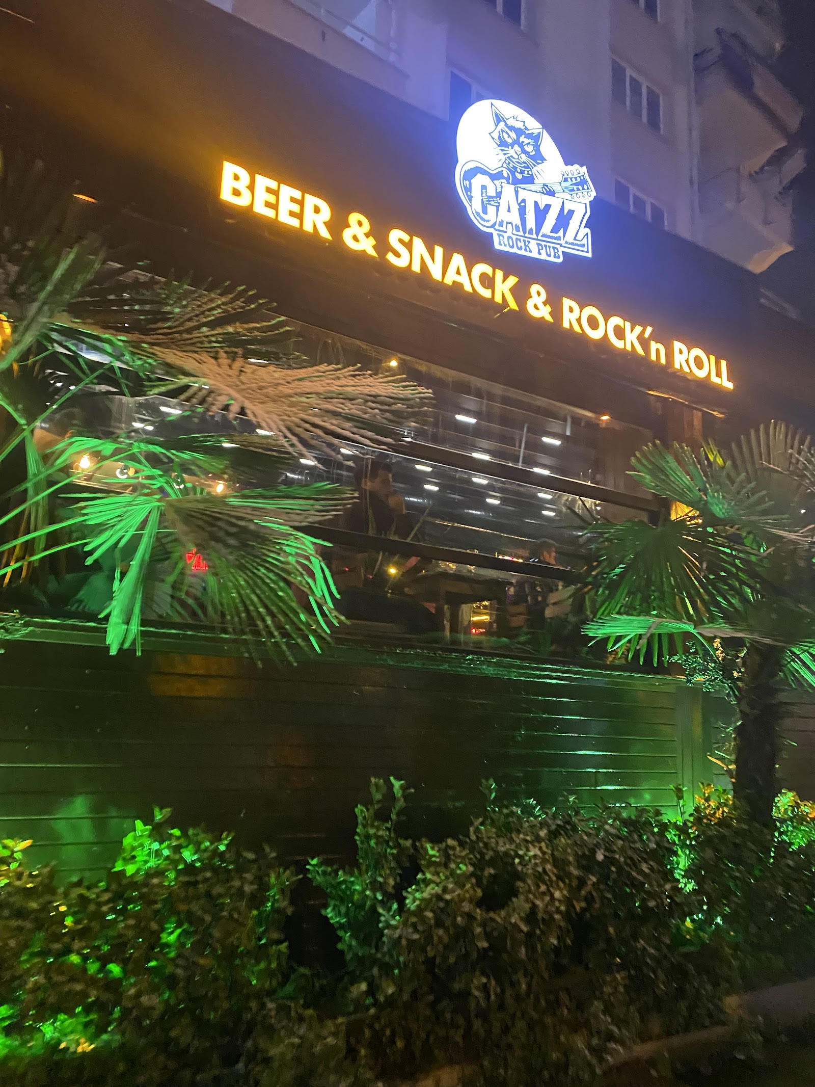 Catzz Rock Pub mekanı