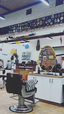 Hair Is Kanyemba Ladies/Barber photo 3