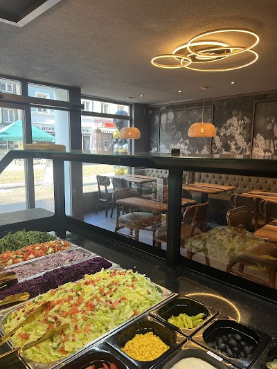 Theke und Innenraum bei LUX BISS