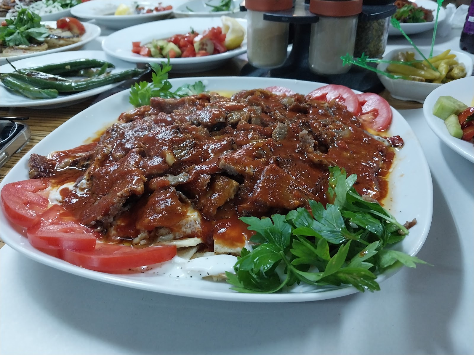 Şirin köşe İzgara ve Döner Salonu mekanı