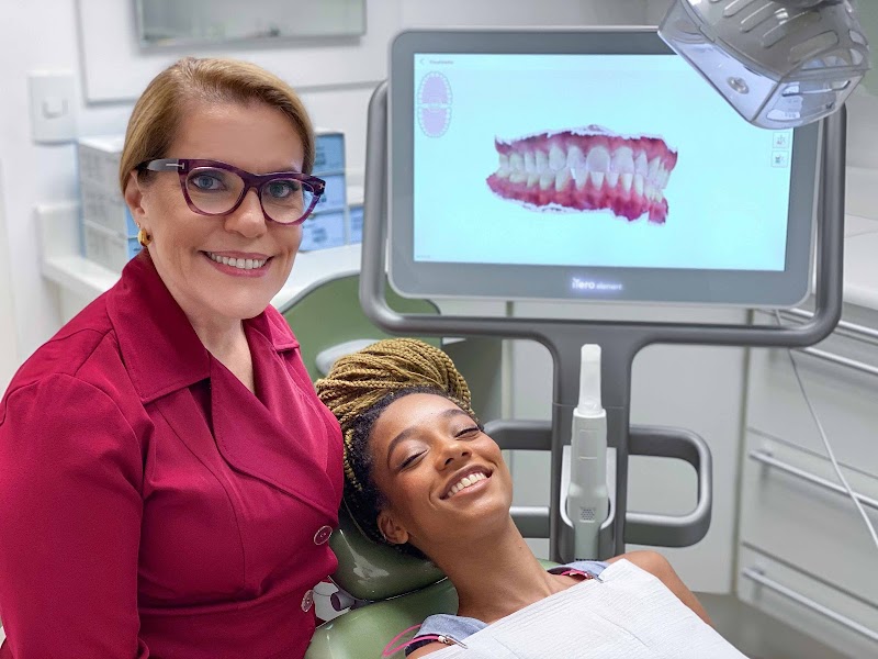 Especialista em Invisalign e Ortodontia - Dra. Vânia Nabuco - foto 3