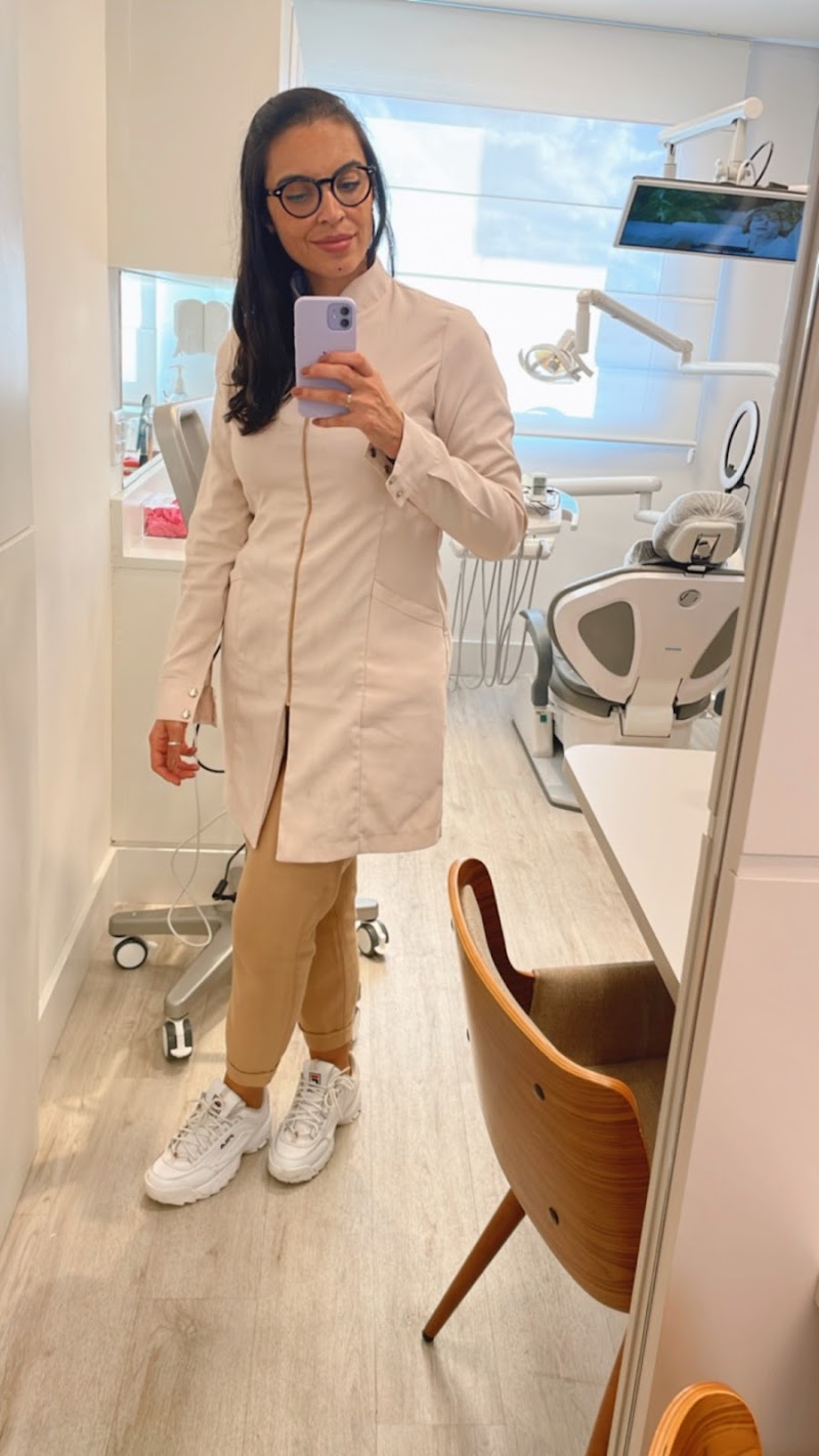 Dra Angélica Almeida Barbosa - foto 2