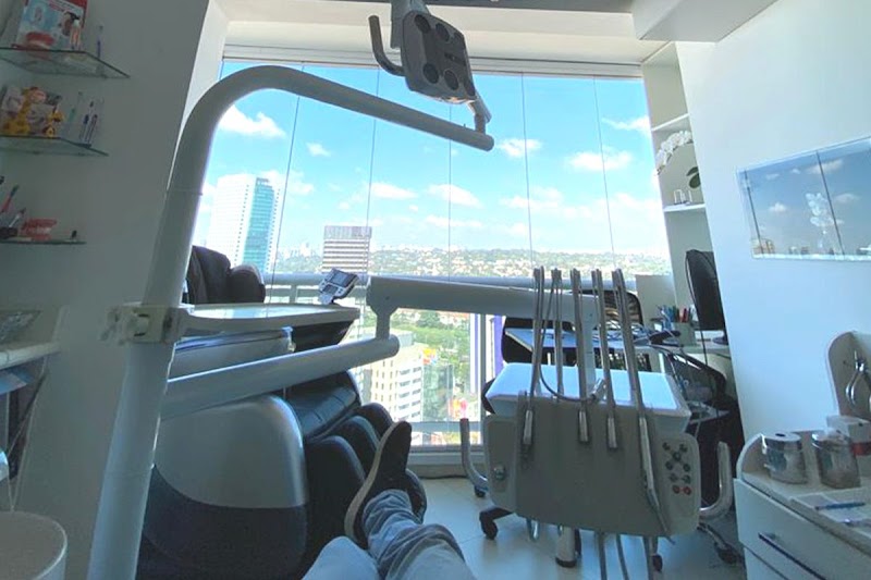 Dentista em Pinheiros | Especialista em Implantes - Dra. Mirian Ribeiro - Life - foto 2