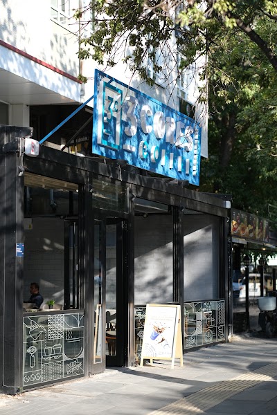3 Cores Coffee & Roastery Coffee Shop - Kafe