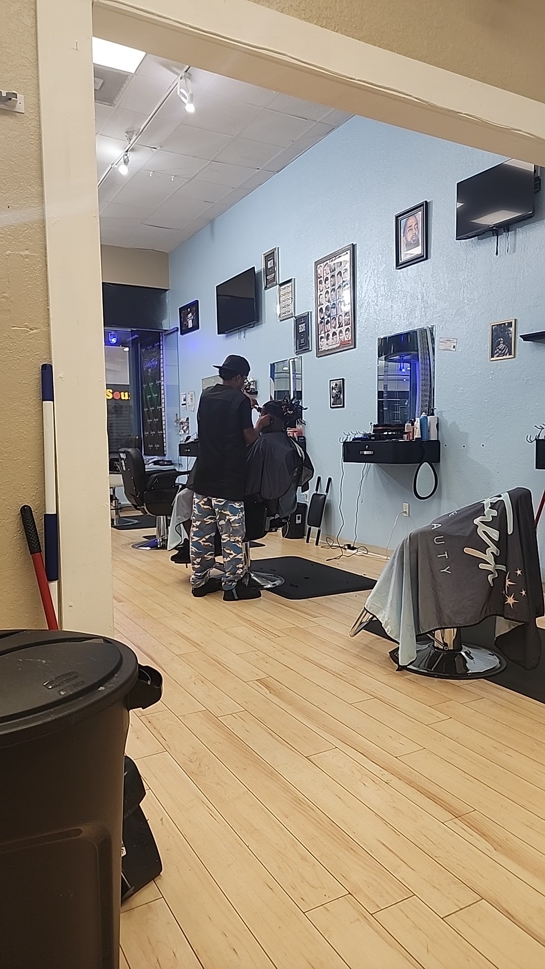 Photo Fresh Fades interior