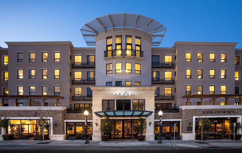 Central downtown Napa setting