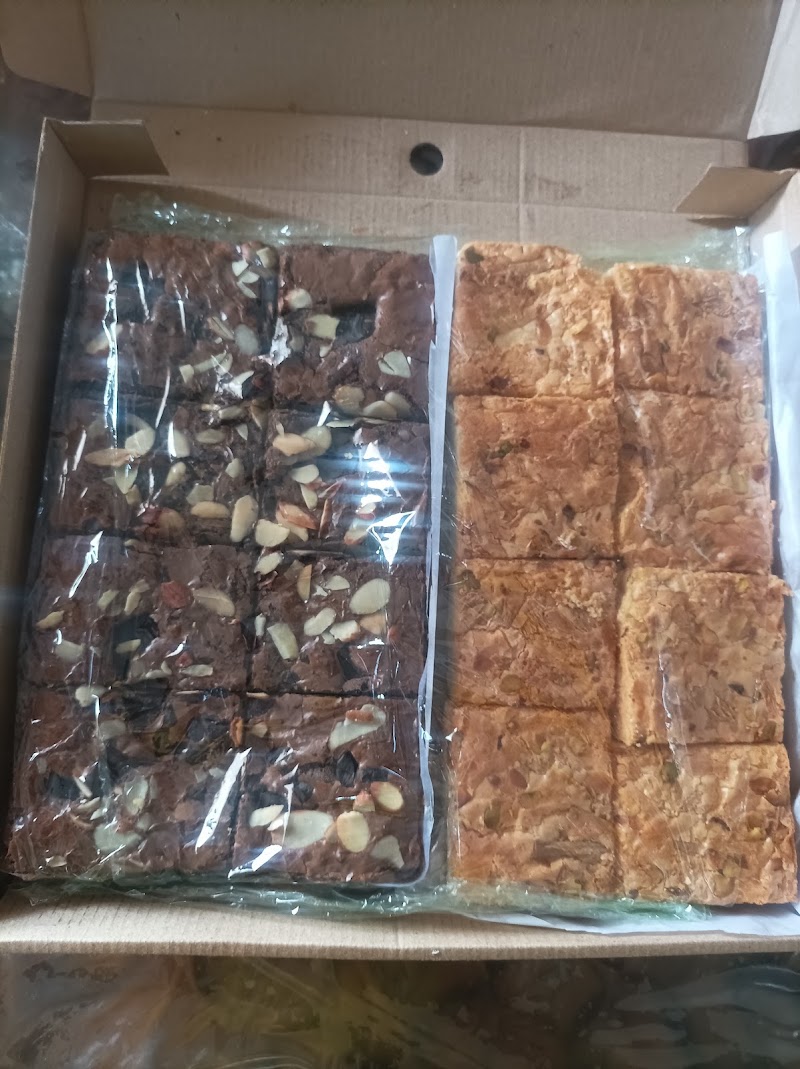 Mom's Bake Inn