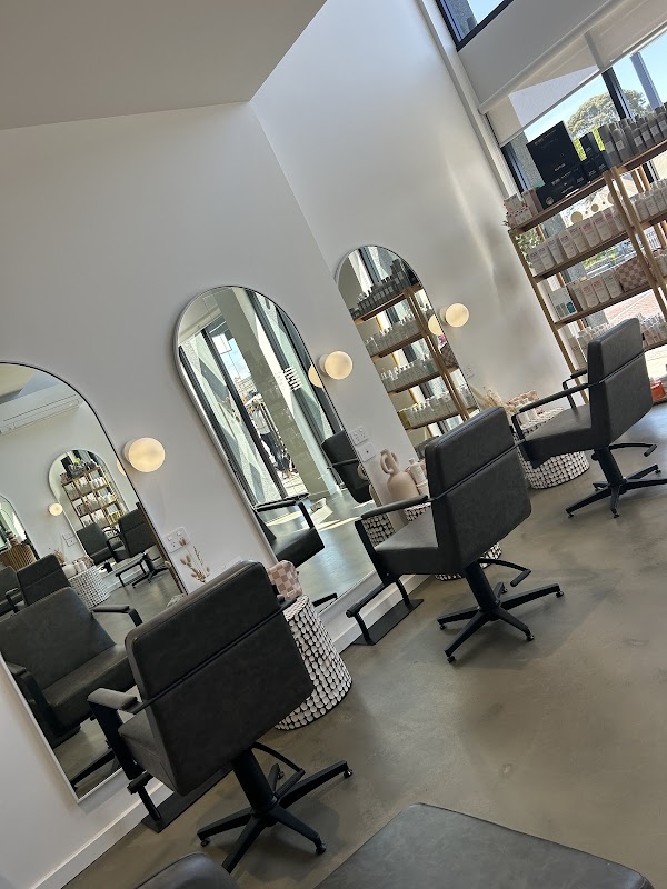 Miss June the salon Semaphore photo 1